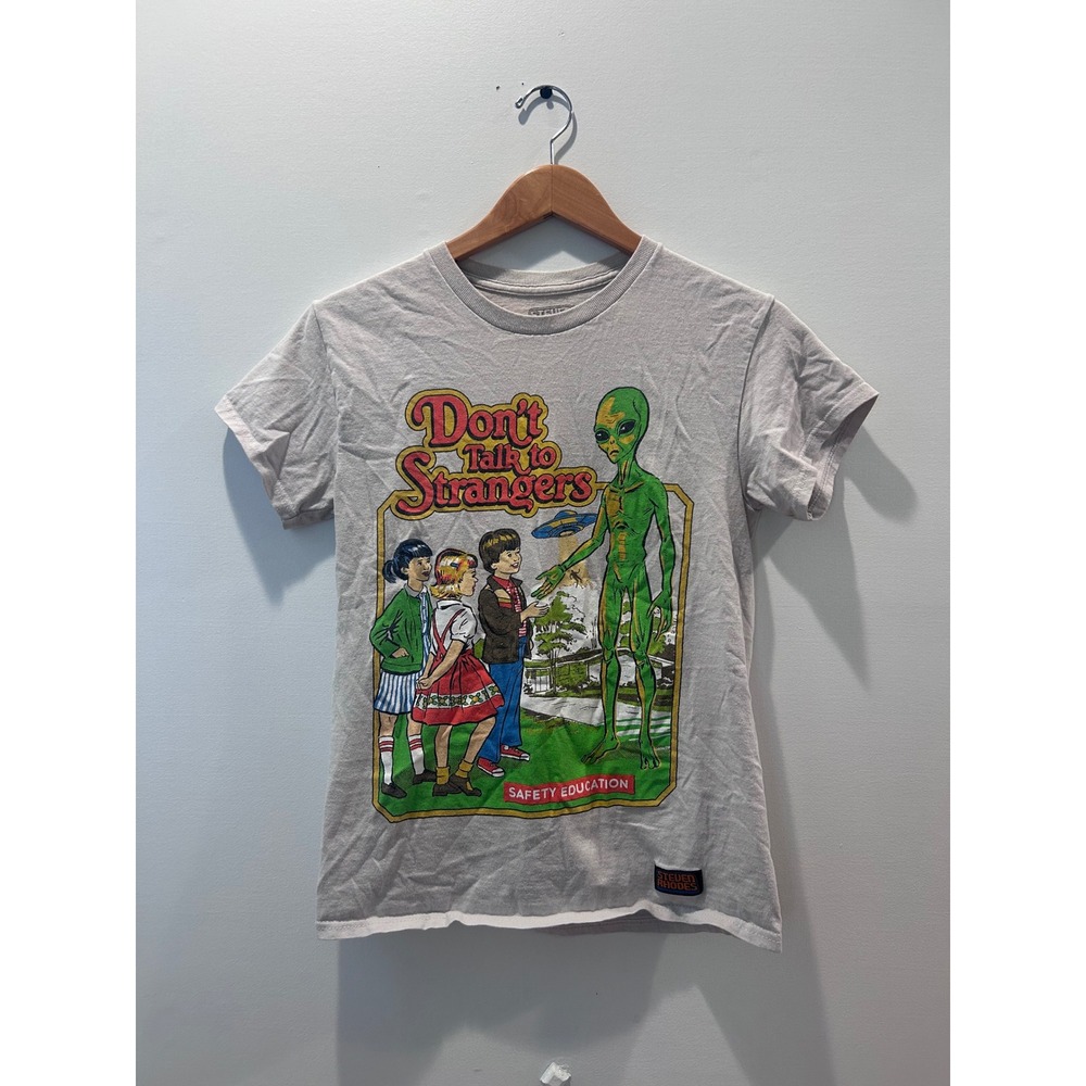 Steven Rhodes Graphic Tee Unisex Small Gray Don't Talk to Strangers Alien Retro